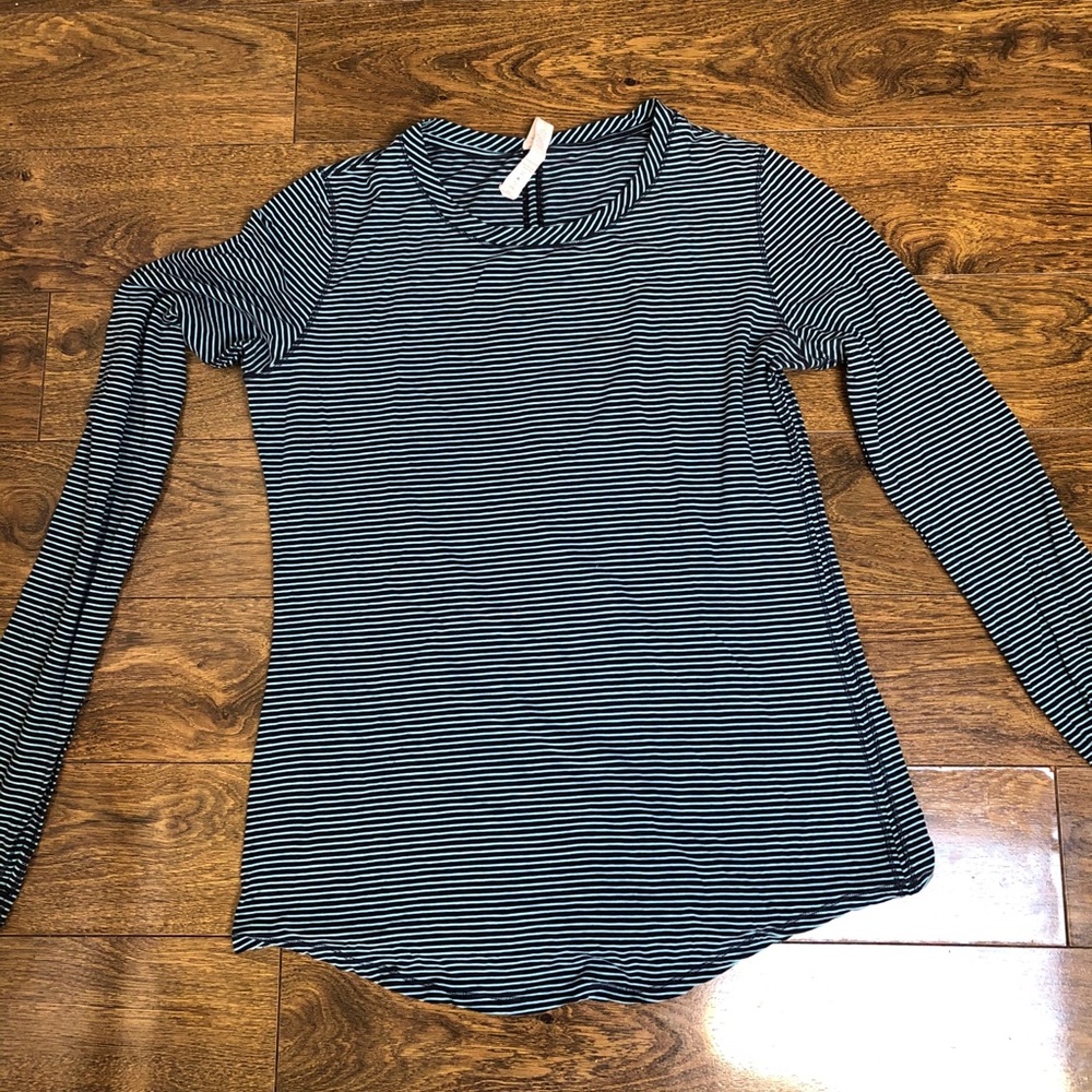 Lululemon light weight long sleeve